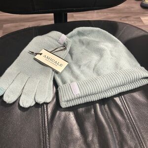 Amicale Cashmere Soft Blue Accessories hat and gloves Set